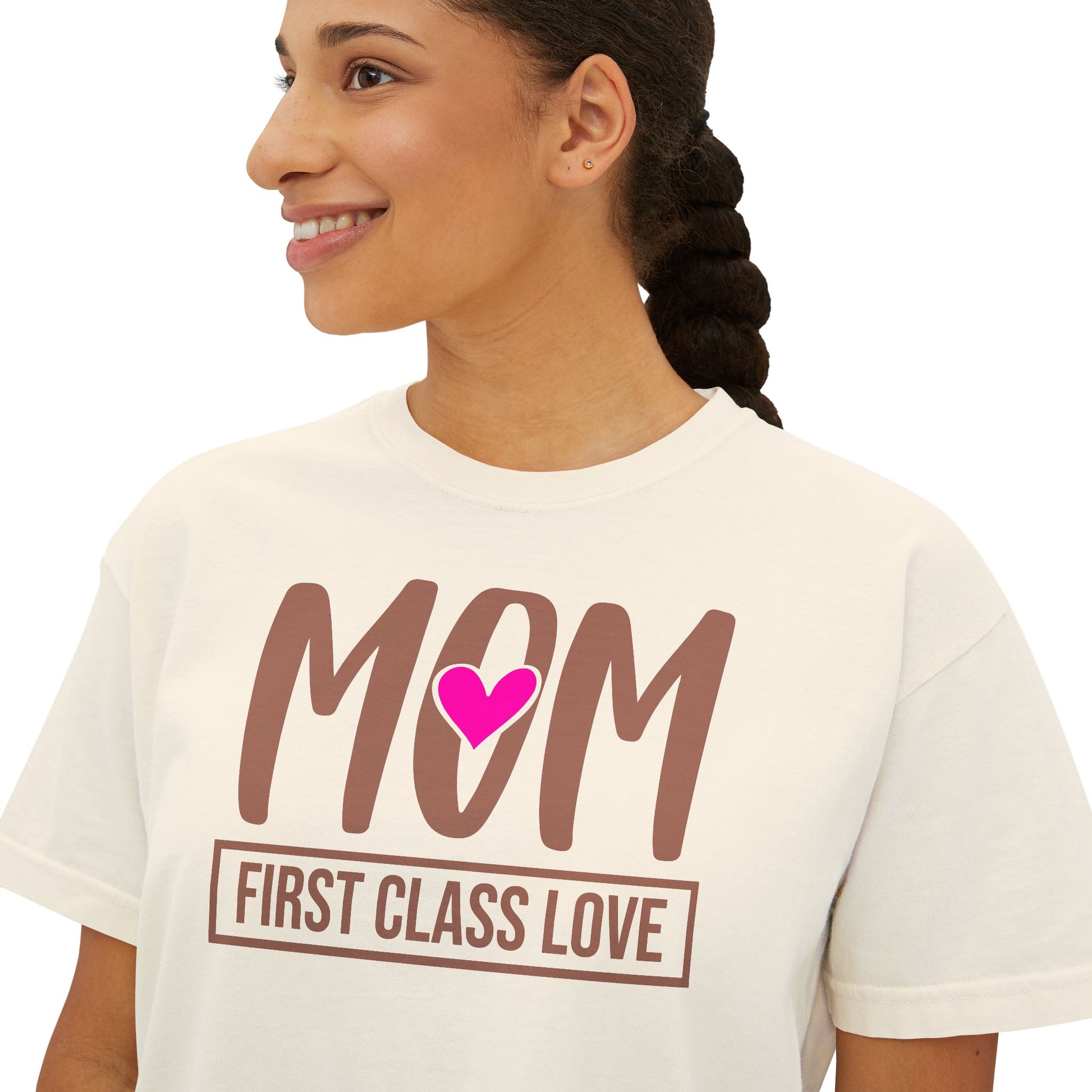 Mom “First Class Love” Boxy Tee – Cute Mother’s Day Shirt, Relaxed Fit Graphic Tee for Moms, Mail-Inspired Gift