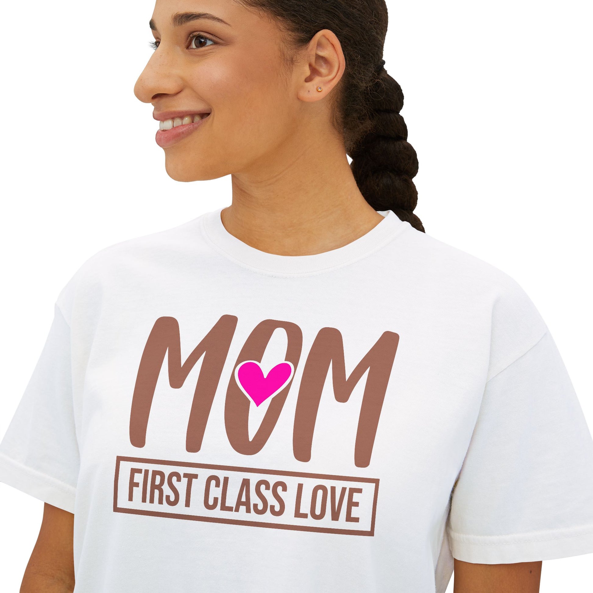 Mom “First Class Love” Boxy Tee – Cute Mother’s Day Shirt, Relaxed Fit Graphic Tee for Moms, Mail-Inspired Gift