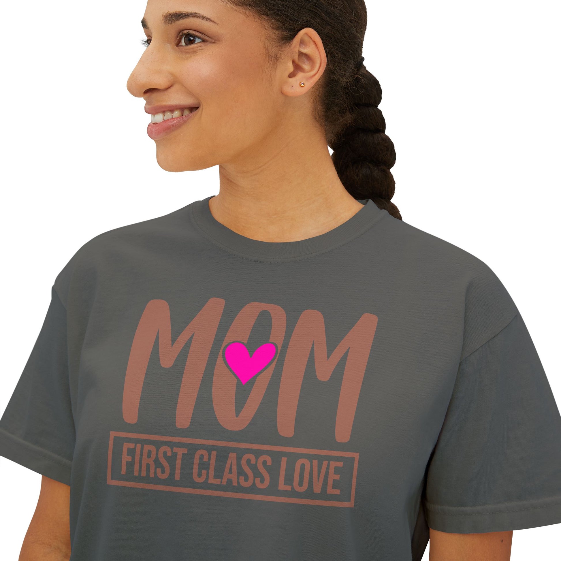 Mom “First Class Love” Boxy Tee – Cute Mother’s Day Shirt, Relaxed Fit Graphic Tee for Moms, Mail-Inspired Gift