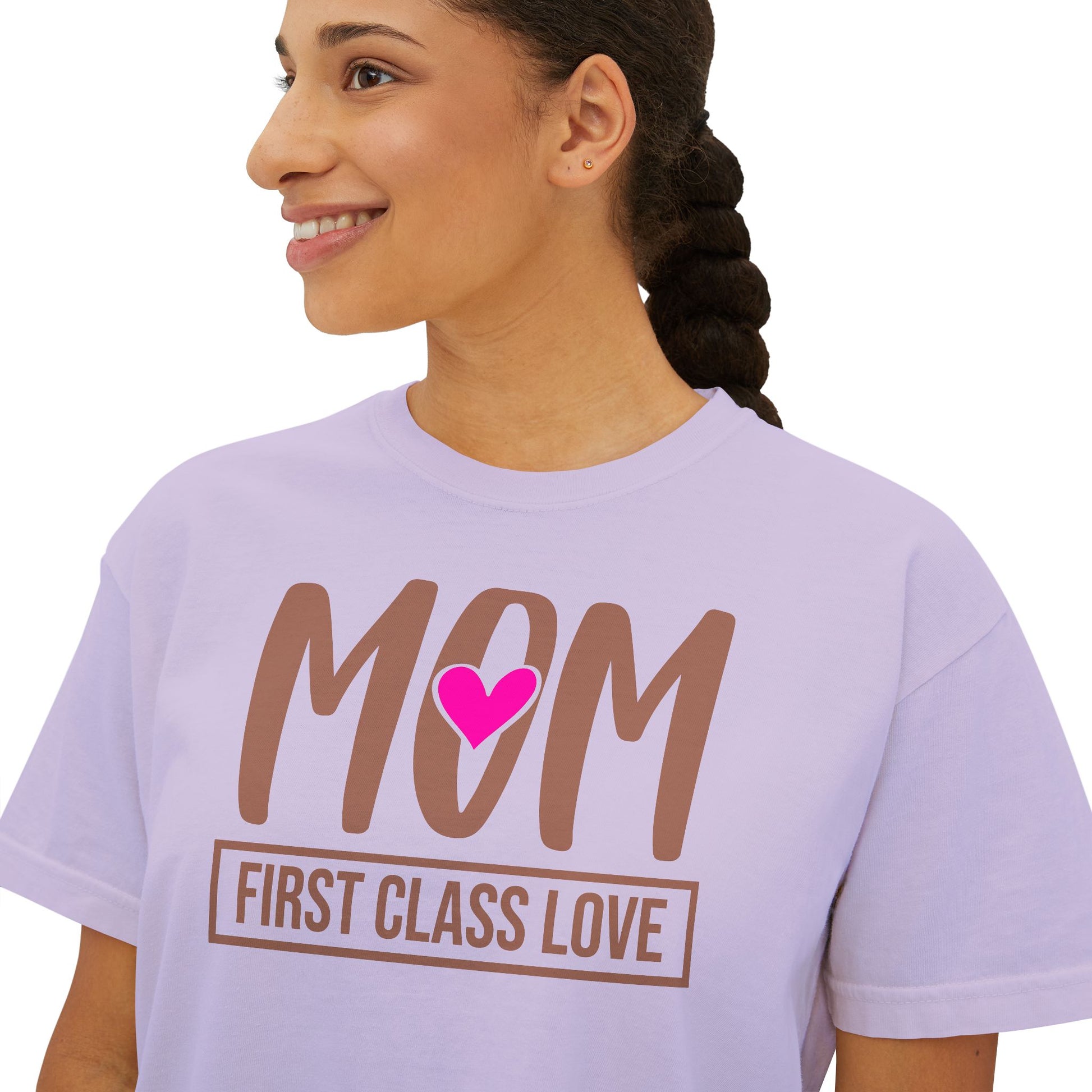 Mom “First Class Love” Boxy Tee – Cute Mother’s Day Shirt, Relaxed Fit Graphic Tee for Moms, Mail-Inspired Gift